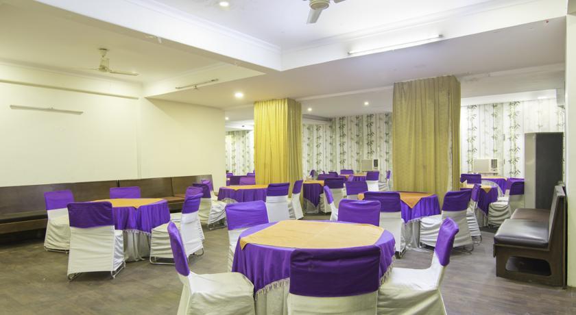 Treebo Palm Tree Palam Vihar Hotel Gurgaon Bagian luar foto
