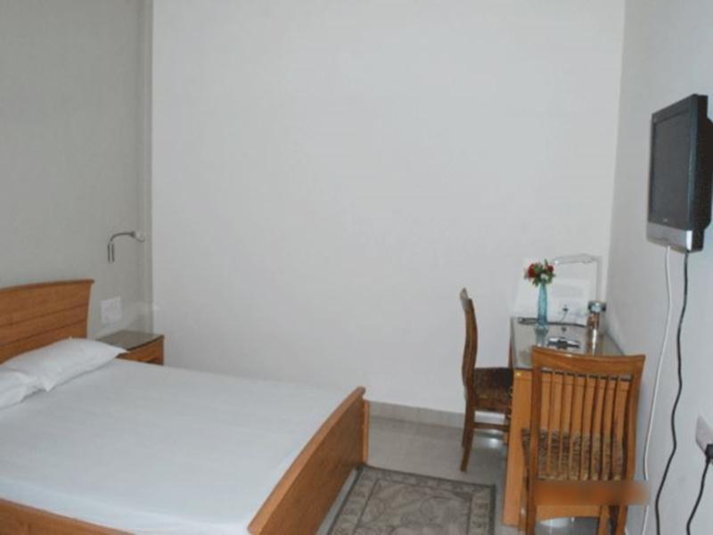 Treebo Palm Tree Palam Vihar Hotel Gurgaon Bagian luar foto