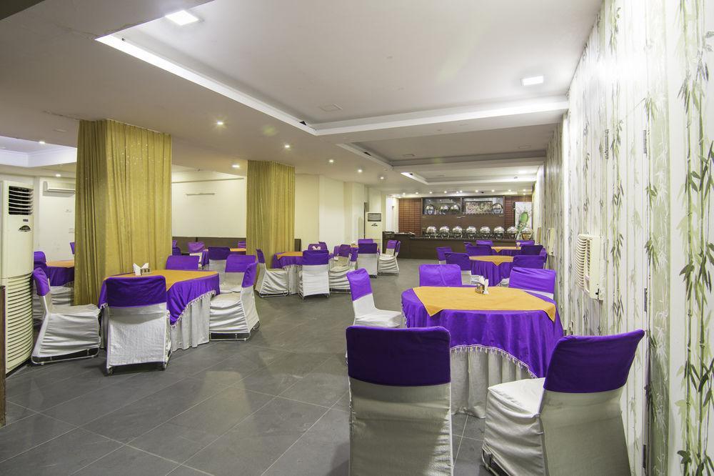 Treebo Palm Tree Palam Vihar Hotel Gurgaon Bagian luar foto