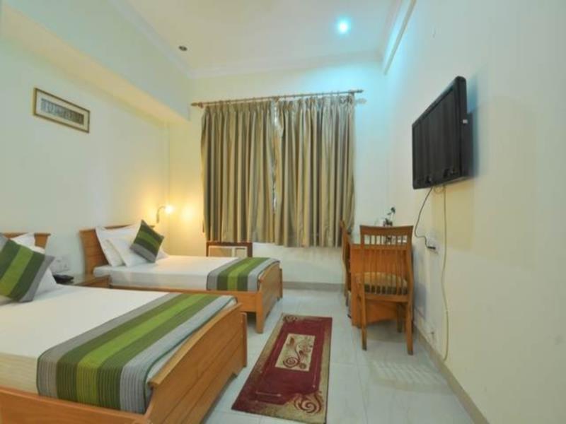 Treebo Palm Tree Palam Vihar Hotel Gurgaon Bagian luar foto