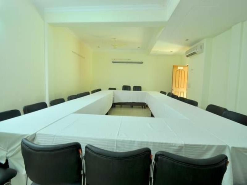 Treebo Palm Tree Palam Vihar Hotel Gurgaon Bagian luar foto